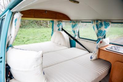 1966 Volkswagen Type 2 Split Screen (Microbus) 13 Window