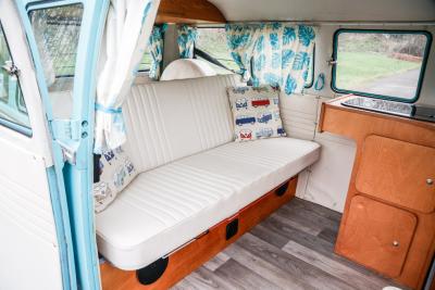 1966 Volkswagen Type 2 Split Screen (Microbus) 13 Window