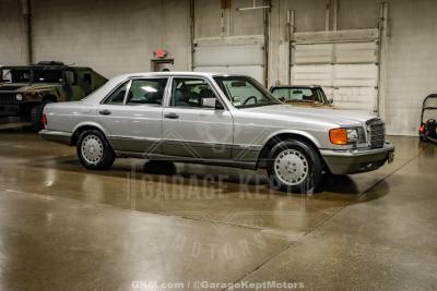 1991 Mercedes - Benz 560-Class