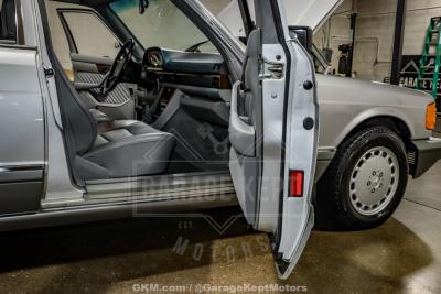 1991 Mercedes - Benz 560-Class