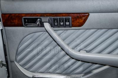 1991 Mercedes - Benz 560-Class
