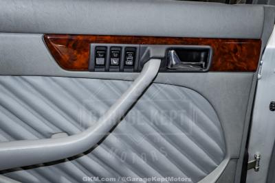 1991 Mercedes - Benz 560-Class