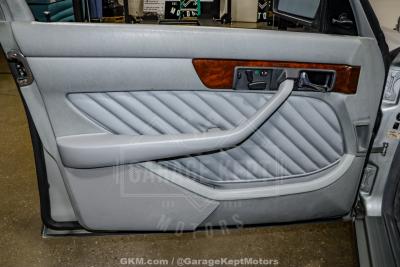 1991 Mercedes - Benz 560-Class