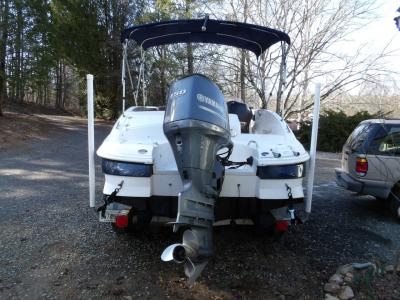 2013 Hurricane Sun Deck 203 Sport