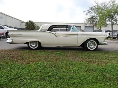 1957 Ford Fairlane Skyliner