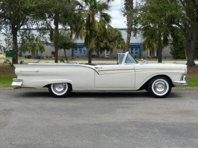 1957 Ford Fairlane Skyliner