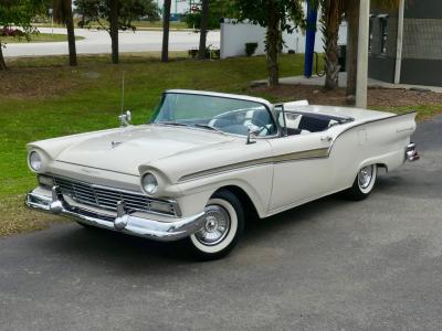 1957 Ford Fairlane Skyliner