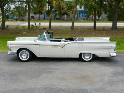 1957 Ford Fairlane Skyliner