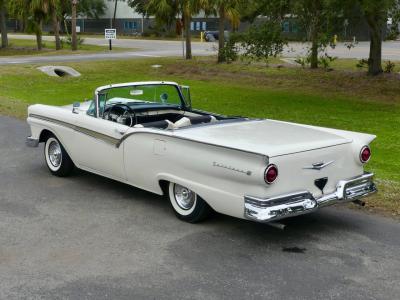 1957 Ford Fairlane Skyliner