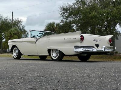 1957 Ford Fairlane Skyliner