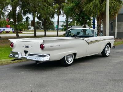 1957 Ford Fairlane Skyliner