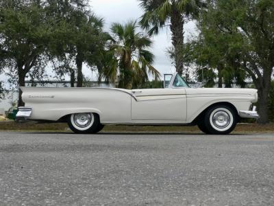 1957 Ford Fairlane Skyliner