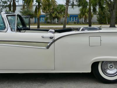 1957 Ford Fairlane Skyliner