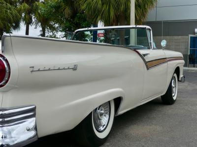 1957 Ford Fairlane Skyliner