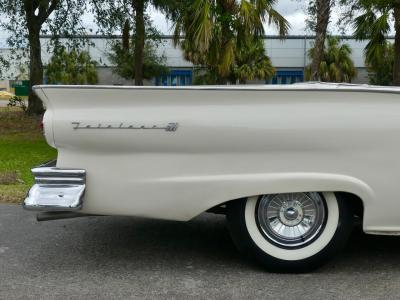 1957 Ford Fairlane Skyliner