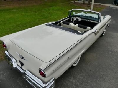 1957 Ford Fairlane Skyliner
