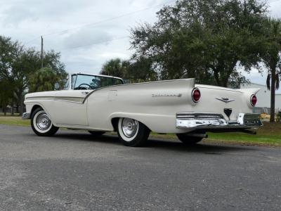 1957 Ford Fairlane Skyliner