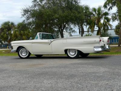 1957 Ford Fairlane Skyliner
