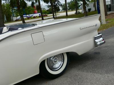 1957 Ford Fairlane Skyliner