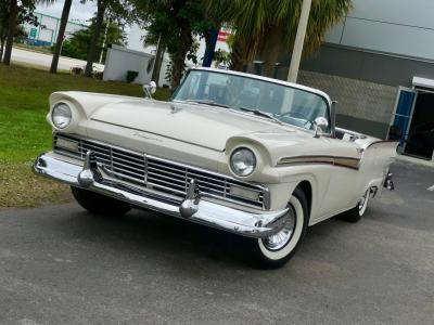 1957 Ford Fairlane Skyliner