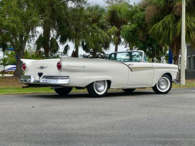 1957 Ford Fairlane Skyliner