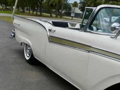 1957 Ford Fairlane Skyliner