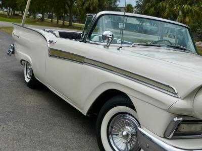 1957 Ford Fairlane Skyliner