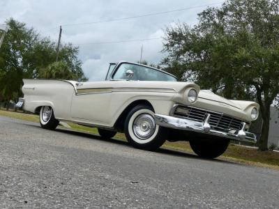 1957 Ford Fairlane Skyliner