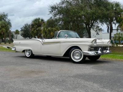 1957 Ford Fairlane Skyliner