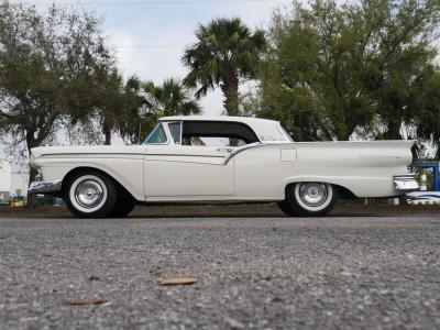 1957 Ford Fairlane Skyliner