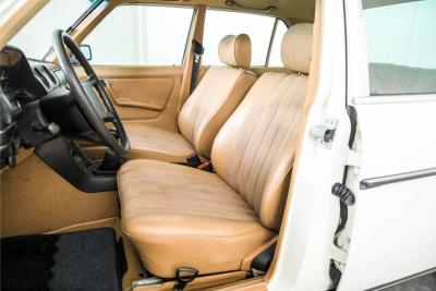 1980 Mercedes - Benz 300d w123