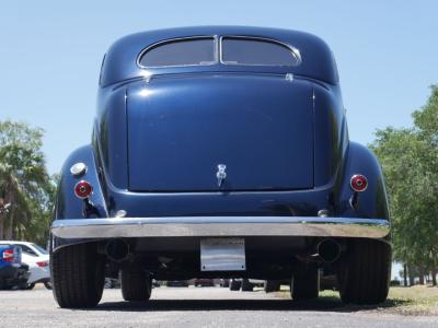 1937 Ford Deluxe Humpback 2-Door Sedan
