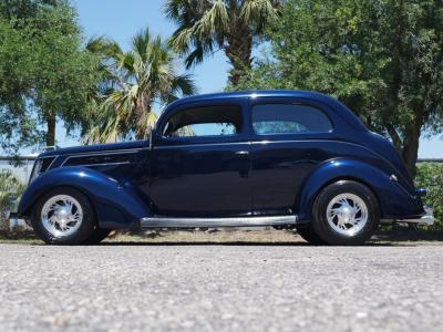 1937 Ford Deluxe Humpback 2-Door Sedan