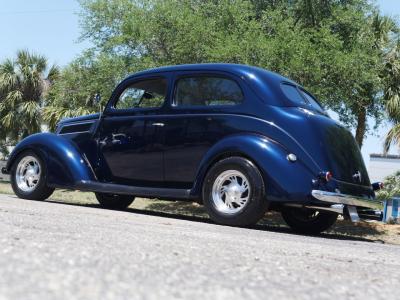 1937 Ford Deluxe Humpback 2-Door Sedan