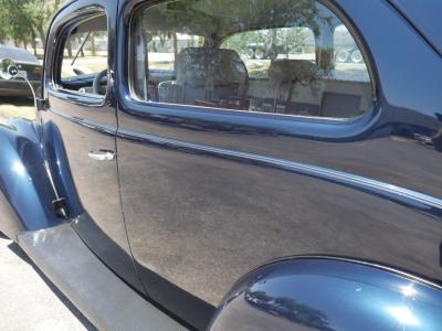 1937 Ford Deluxe Humpback 2-Door Sedan