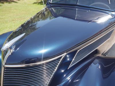 1937 Ford Deluxe Humpback 2-Door Sedan
