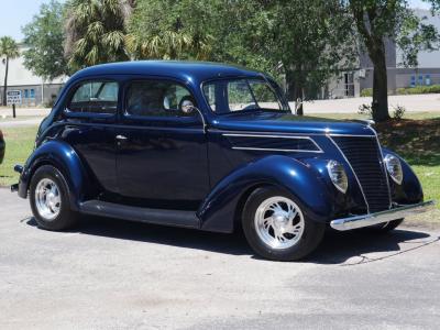 1937 Ford Deluxe Humpback 2-Door Sedan