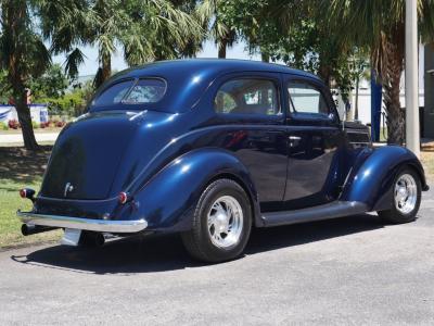 1937 Ford Deluxe Humpback 2-Door Sedan