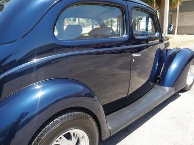 1937 Ford Deluxe Humpback 2-Door Sedan