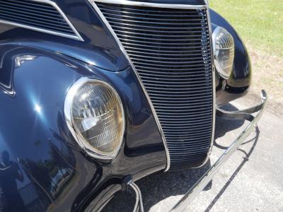 1937 Ford Deluxe Humpback 2-Door Sedan