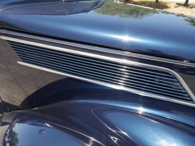 1937 Ford Deluxe Humpback 2-Door Sedan