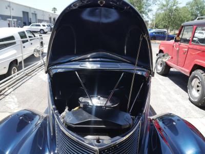 1937 Ford Deluxe Humpback 2-Door Sedan