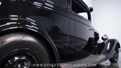 1933 Ford Victoria Restomod