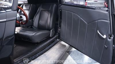 1933 Ford Victoria Restomod