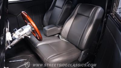 1933 Ford Victoria Restomod