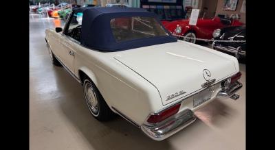 1967 Mercedes - Benz 230SL