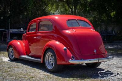 1937 Ford Tudor Humpback Sedan