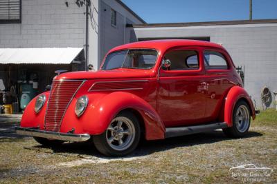 1937 Ford Tudor Humpback Sedan