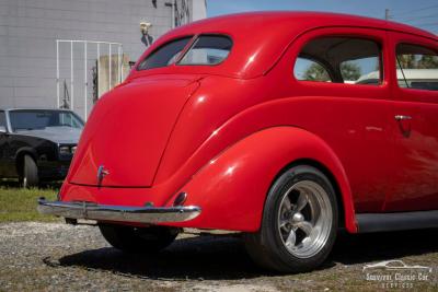 1937 Ford Tudor Humpback Sedan