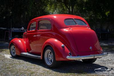 1937 Ford Tudor Humpback Sedan